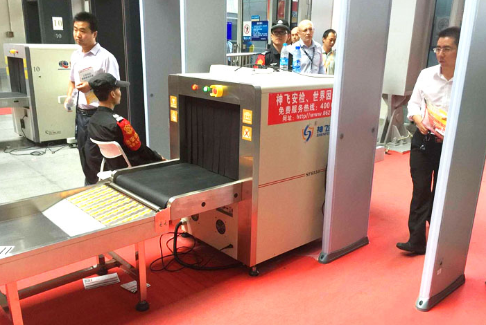 安檢機選購需求升高，企業(yè)選擇安檢機需要注意哪些問題？